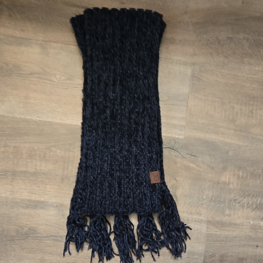 Womens CC dark navy chenille scarf with fringe